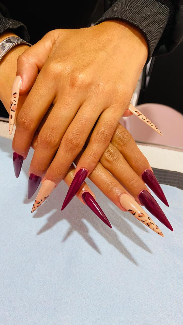 Uñas acrílicas hechas en SayLuc